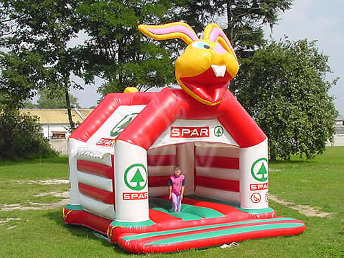 Spar roofed inflatable bounce
