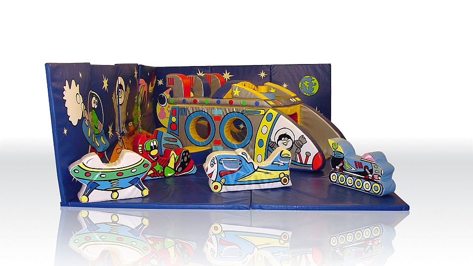 Space without figures (2 wall / 2 barrier / floor / mini ship) commercial inflatable softplay